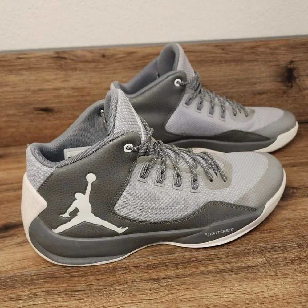 Nike Jordan Men's Grey Basketball Shoes